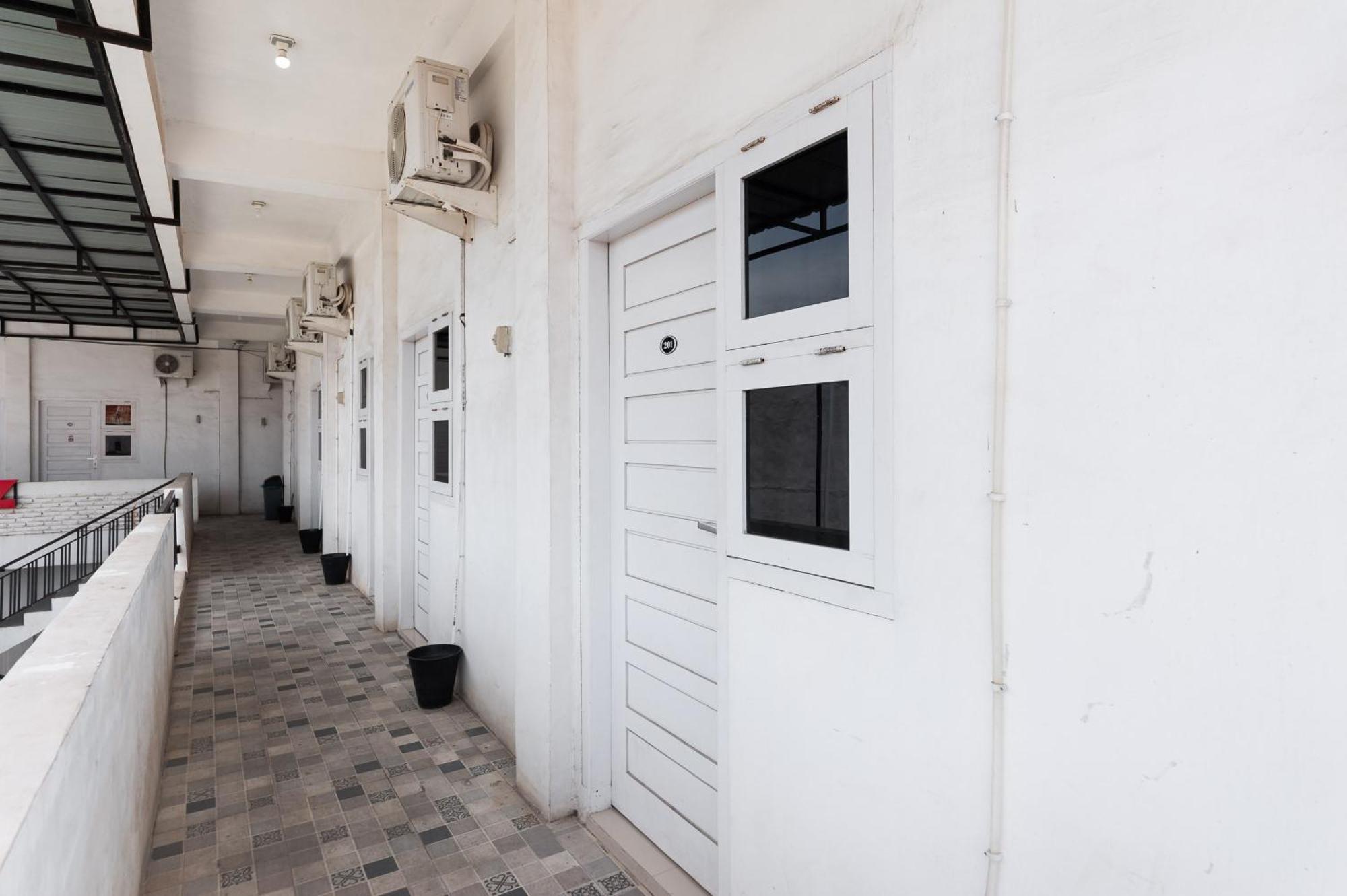 Hotel Reddoorz Syariah Near Rsud Zainoel Abidin Banda Aceh Exterior foto