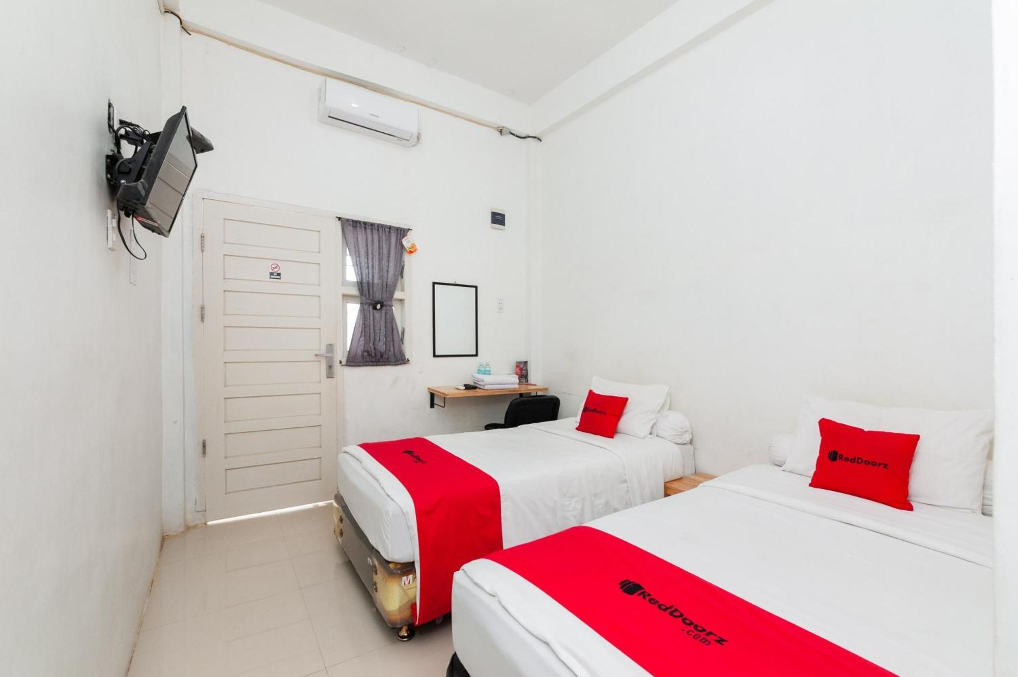 Hotel Reddoorz Syariah Near Rsud Zainoel Abidin Banda Aceh Exterior foto