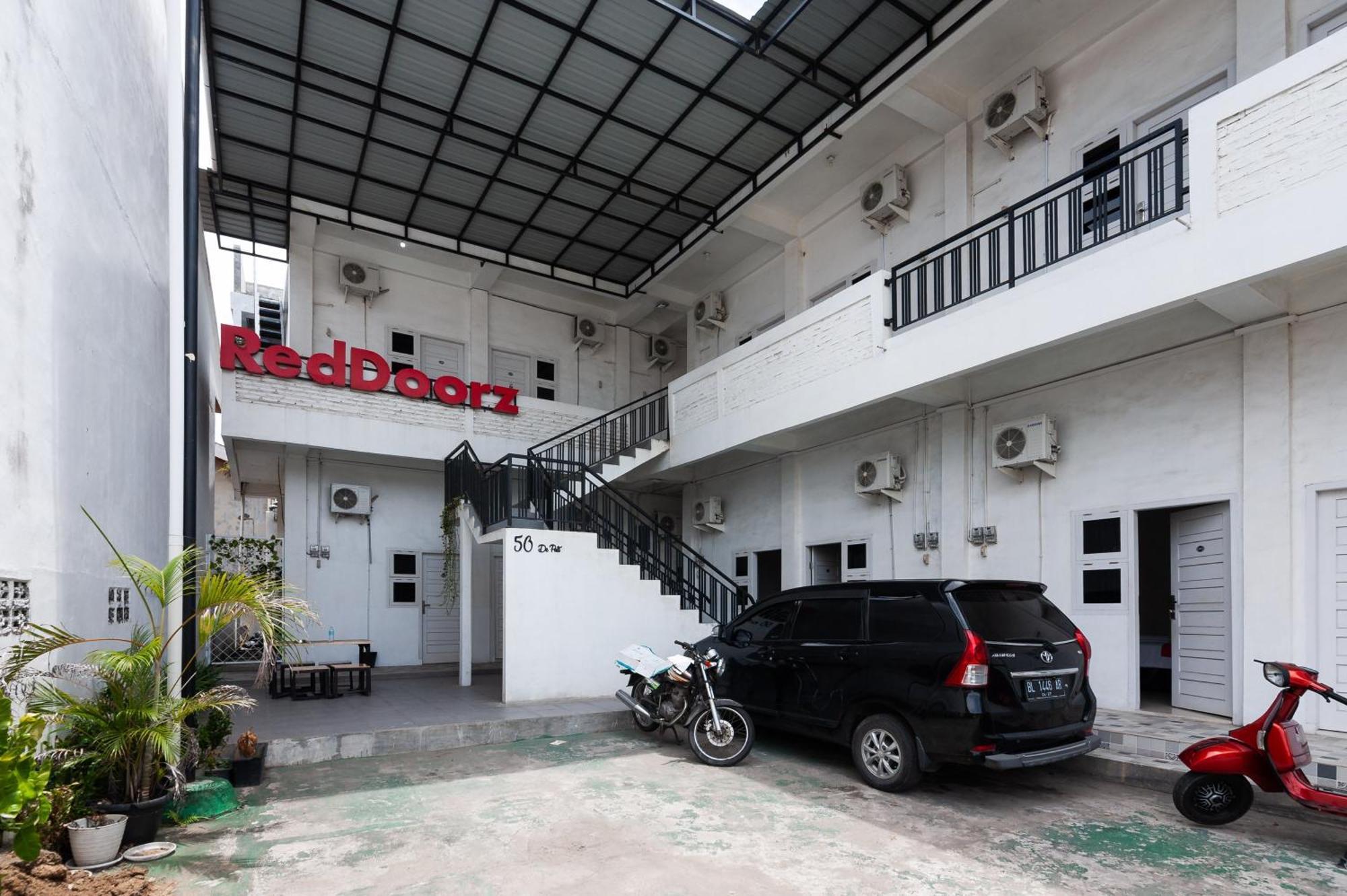 Hotel Reddoorz Syariah Near Rsud Zainoel Abidin Banda Aceh Exterior foto