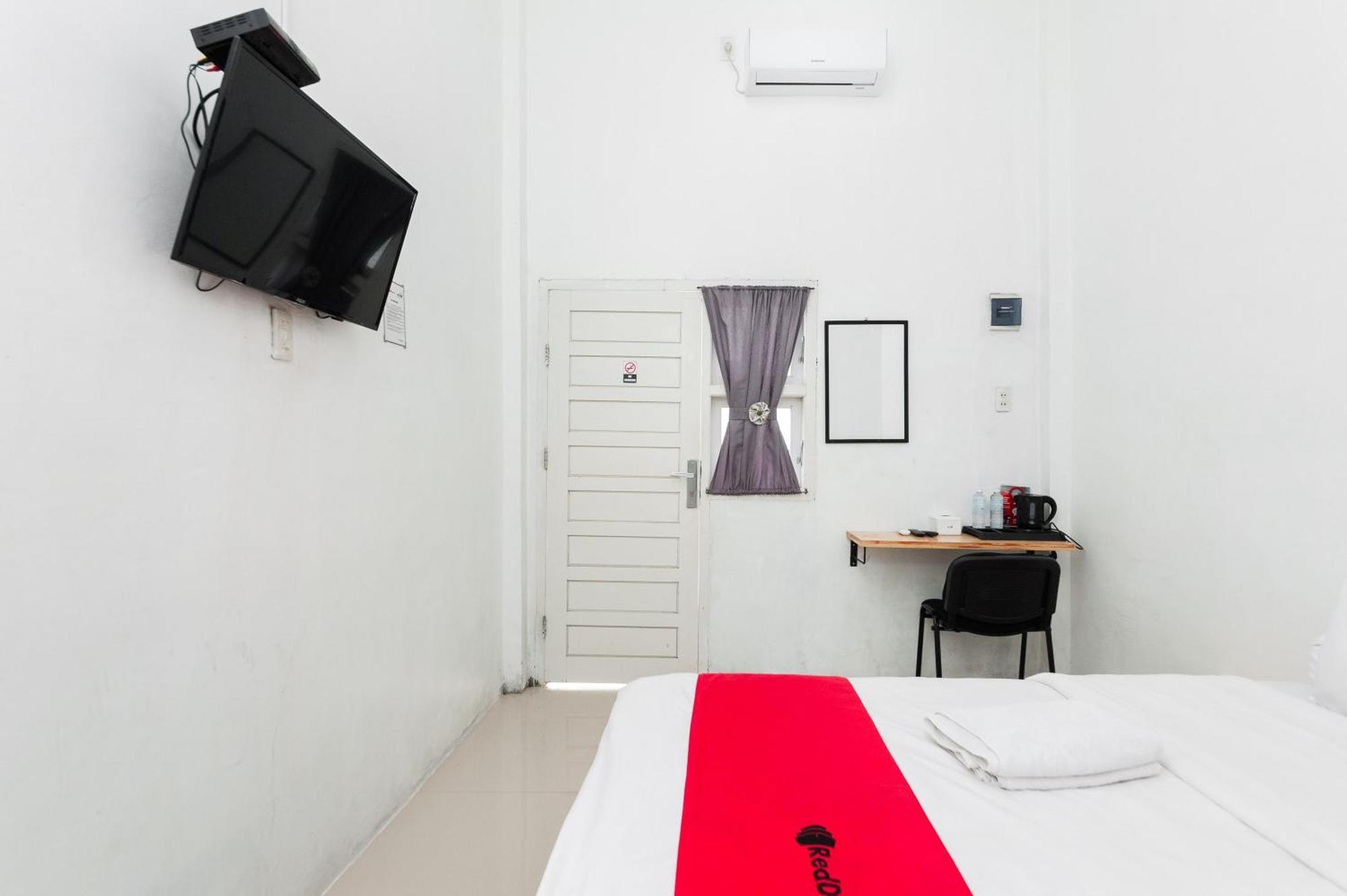 Hotel Reddoorz Syariah Near Rsud Zainoel Abidin Banda Aceh Exterior foto